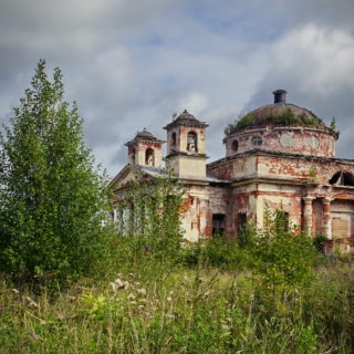 Петропавловский храм 1785 года постройки в деревне Загорье (Переслегино) Тверской области — объект культурного наследия регионального значения, памятник архитектуры Николая Львова в стиле классицизма с законсервированным кровлей и укреплёнными стенами.